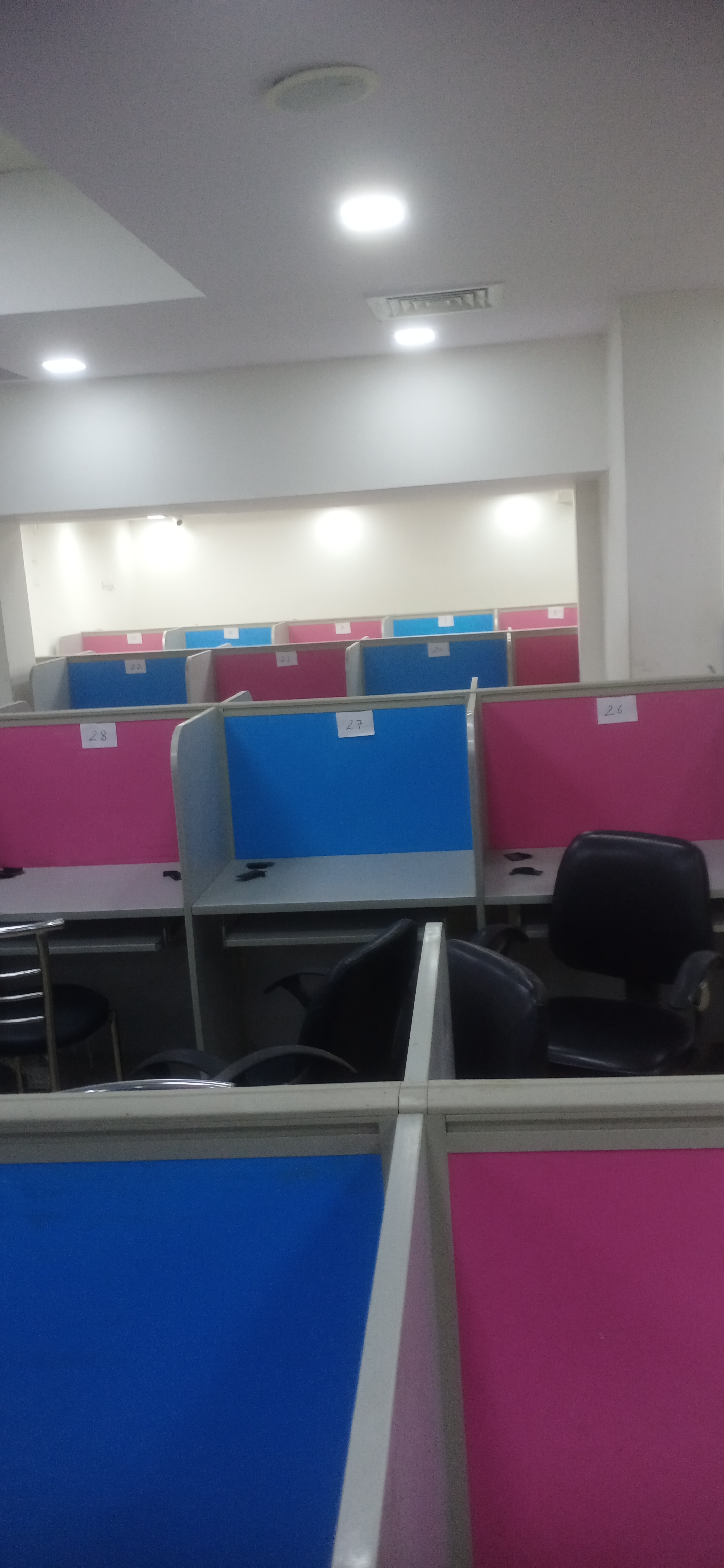 Commercial Office Space 430 Sq.Ft. For Rent in Laxmi Nagar Delhi  7044063