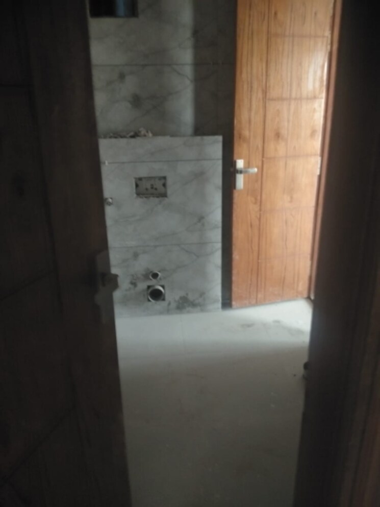 Bathroom, bptp-park-central 3 Bedroom 250 Sq.Yd. Builder Floor In Sector 85 Faridabad 7044579
