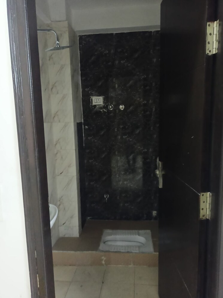 Bathroom, new colony 4 Bedroom 1402 Sq.Ft. Builder Floor In New Colony Gurgaon 7048060