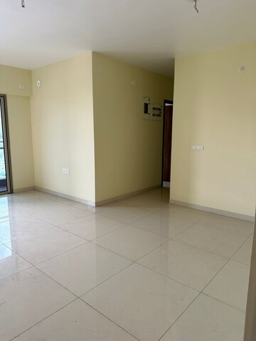 रेसिडेंशियल फ्लैट वर्ग फुट फॉर रीसेल इन कांडीवली ईस्ट मुंबई  7048158