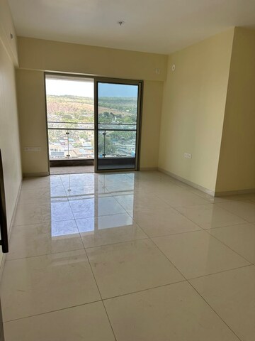 रेसिडेंशियल फ्लैट वर्ग फुट फॉर रीसेल इन कांडीवली ईस्ट मुंबई  7048158