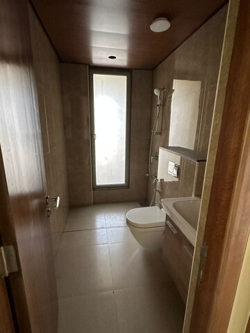 रेसिडेंशियल फ्लैट वर्ग फुट फॉर रीसेल इन कांडीवली ईस्ट मुंबई  7048158