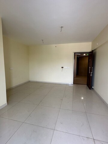 रेसिडेंशियल फ्लैट वर्ग फुट फॉर रीसेल इन कांडीवली ईस्ट मुंबई  7048158