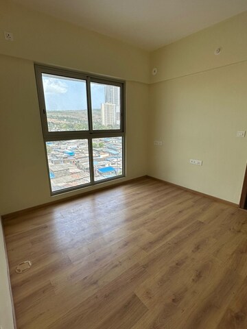 रेसिडेंशियल फ्लैट वर्ग फुट फॉर रीसेल इन कांडीवली ईस्ट मुंबई  7048158