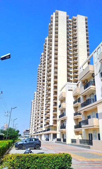 2 BHK Apartment For Resale in Sector 16c Greater Noida Greater Noida  7048209