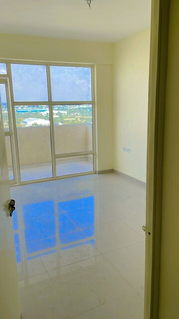 Room in 2 BHK Apartment at Pyramid Square 67A, Sector 67 – for Rent