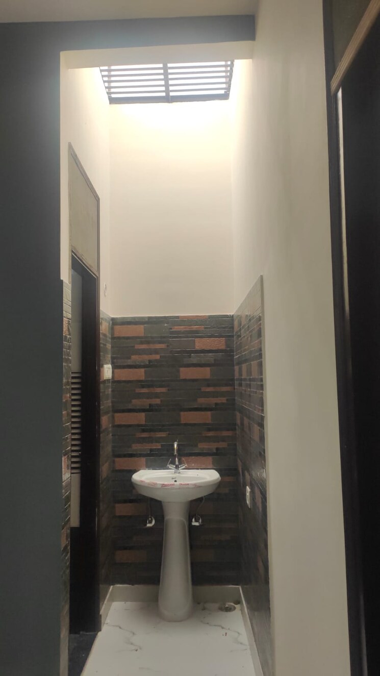 Bathroom, jankipuram extension 2 Bedroom 950 Sq.Ft. Independent House In Jankipuram Extension Lucknow 7048533