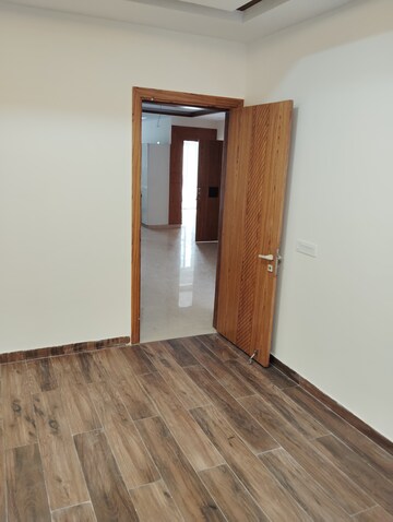Room in 3 BHK Builder Floor at Sector 9 – for Sale