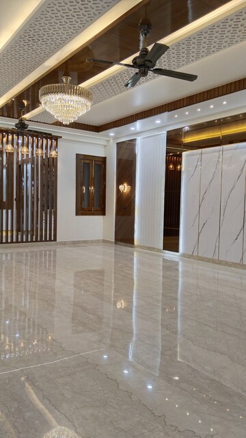 Building Lobby in 5 BHK Builder Floor at Vaishali Sector 1 – for Sale
