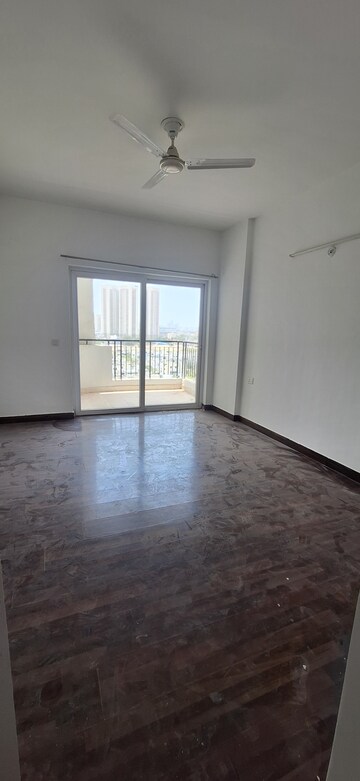 Room in 3 BHK Apartment at Mapsko Casa Bella-Apartments, Sector 82 – for Sale