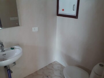 Bathroom in 5 BHK Apartment at Sweta Central Park I, Sector 42 – for Sale