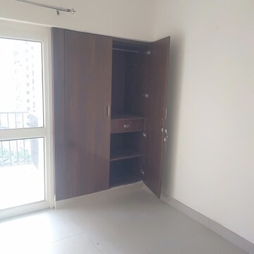 Room in 3.5 BHK Apartment at Aims Golf City, Sector 75 – for Sale