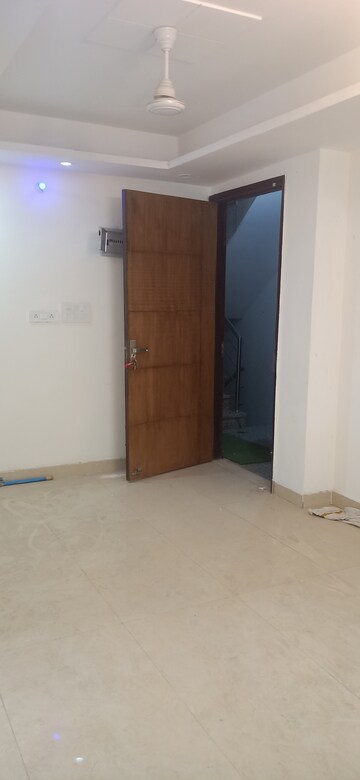 Room in 2 BHK Builder Floor at Vasant Kunj – for Sale