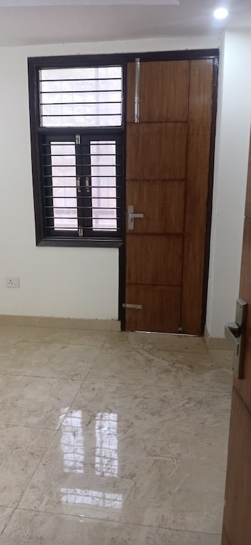 Room in 2 BHK Builder Floor at Vasant Kunj – for Sale