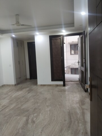 Room in 4 BHK Builder Floor at Navjeevan Vihar – for Sale