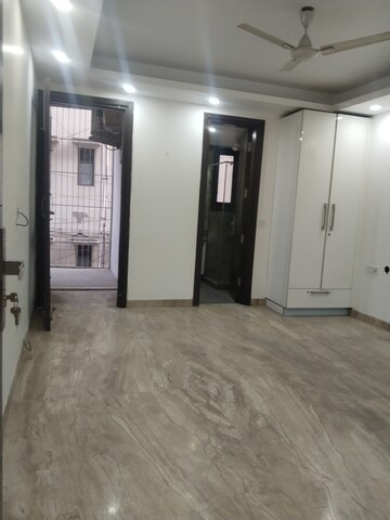Room in 3 BHK Builder Floor at Navjeevan Vihar – for Sale