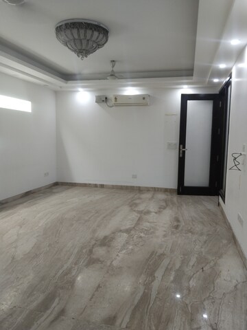 Room in 3 BHK Builder Floor at Navjeevan Vihar – for Sale