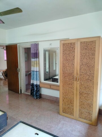 Room in 2 BHK Apartment at Vile Parle East – for Sale