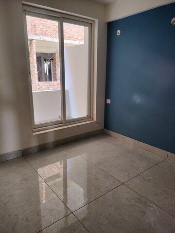Room in 2 BHK Builder Floor at Sector 40 – for Sale