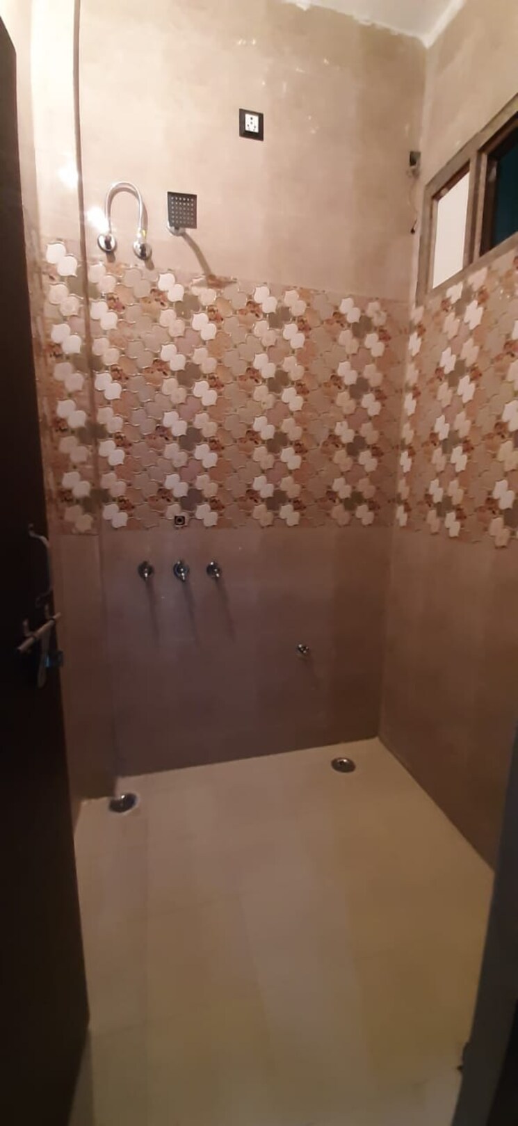 Bathroom, madhav puram 2 Bedroom 80 Sq.Yd. Apartment In Madhav Puram Meerut 7051595