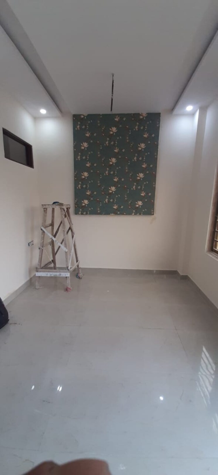 Room, madhav puram 2 Bedroom 80 Sq.Yd. Apartment In Madhav Puram Meerut 7051595