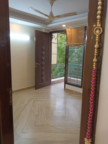 Room in 2 BHK Apartment at Lajpat Nagar – for Rent