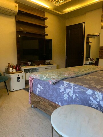 Master Bedroom in 4 BHK Builder Floor at Janakpuri – for Sale