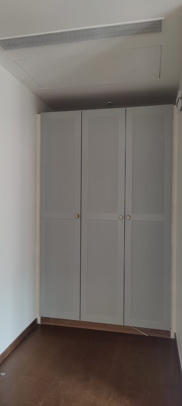 Room in 3 BHK Apartment at Hennur Road – for Sale
