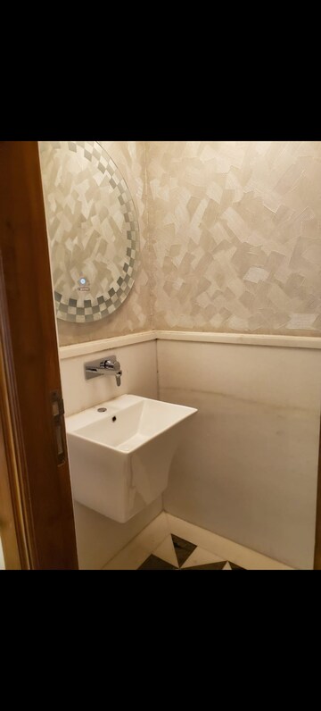 Bathroom in 4 BHK Builder Floor at Dlf Phase ii – for Sale