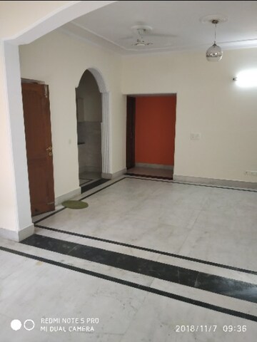 Room in 5 BHK Villa at Sector 41 – for Sale