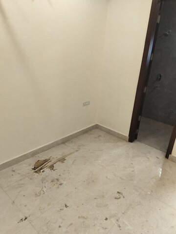 Room in 3 BHK Builder Floor at Sector 85 – for Sale