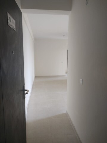Room in 3 BHK Apartment at Sidhartha Diplomats Golf Link, Sector 110 – for Sale