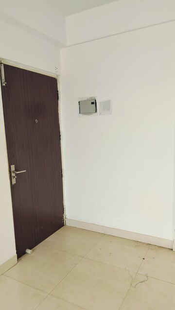 Furnished Amenities in 1 BHK Apartment at Signature Global Synera, Sector 81 – for Sale