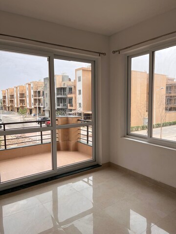 Room in 3 BHK Apartment at Adore Happy Homes Grand, Sector 85 – for Sale