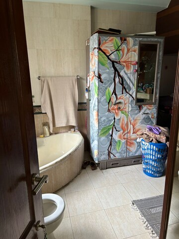 Bedroom in 4 BHK Apartment at DLF The Belaire, Sector 54 – for Sale