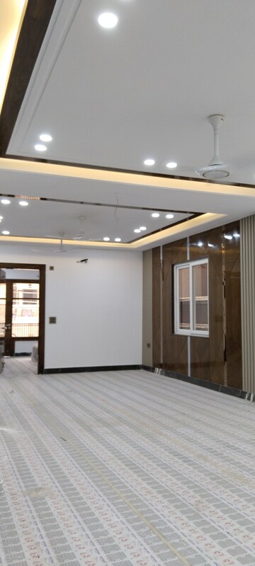 Room in 4 BHK Builder Floor at Royce Vaishali, Vaishali Sector 5 – for Sale