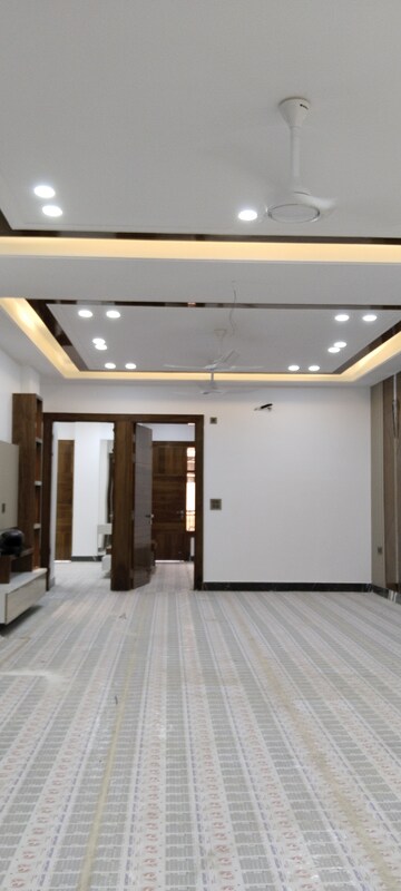 Building Lobby in 4 BHK Builder Floor at Royce Vaishali, Vaishali Sector 5 – for Sale