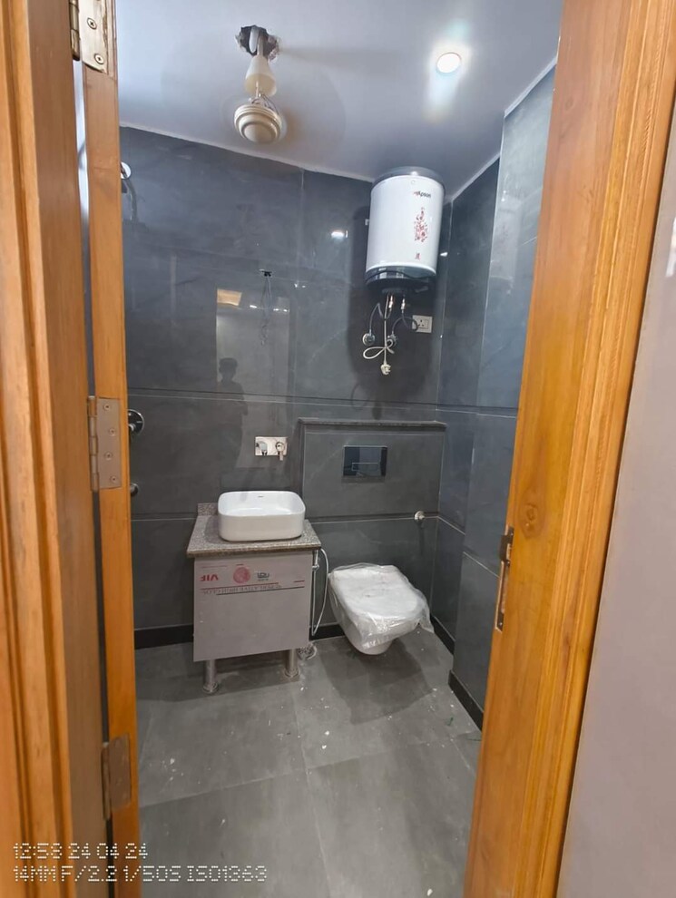 Bathroom, malviya nagar 2 Bedroom 900 Sq.Ft. Builder Floor In Malviya Nagar Delhi 7056306