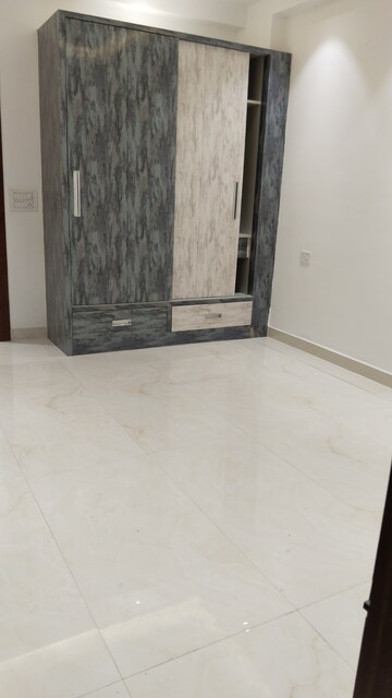 Room in 3 BHK Builder Floor at Express One, Vasundhara Sector 14 – for Sale
