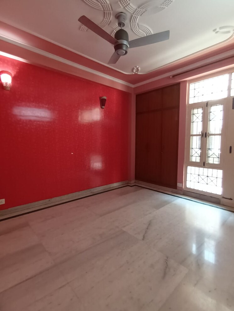 Room, unitech-south-city-ii 3 Bedroom 240 Sq.Yd. Builder Floor In Sector 50 Gurgaon 7056362