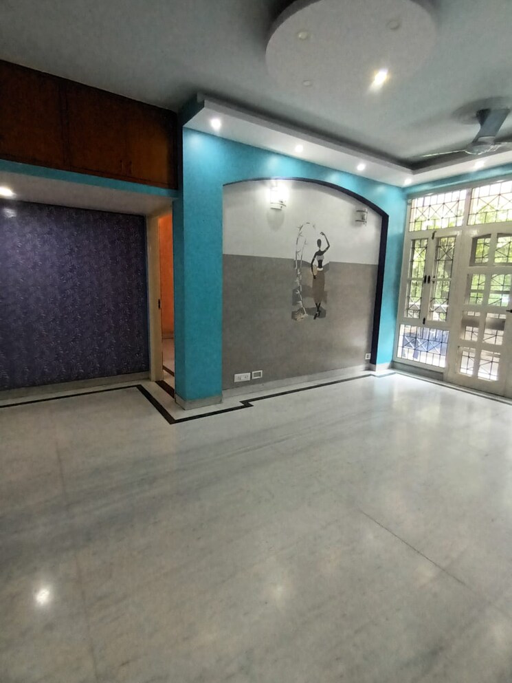 Room, unitech-south-city-ii 3 Bedroom 240 Sq.Yd. Builder Floor In Sector 50 Gurgaon 7056362