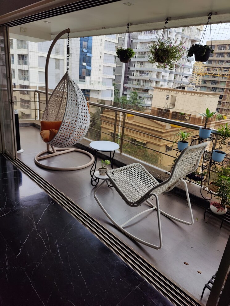 Balcony, nandita-building 4 Bedroom 2000 Sq.Ft. Apartment In Bandra West Mumbai 7056455