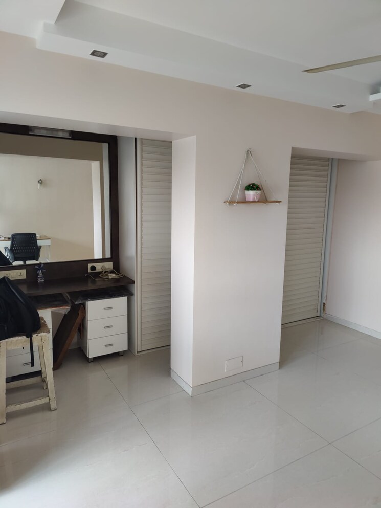 Room, nandita-building 4 Bedroom 2000 Sq.Ft. Apartment In Bandra West Mumbai 7056455