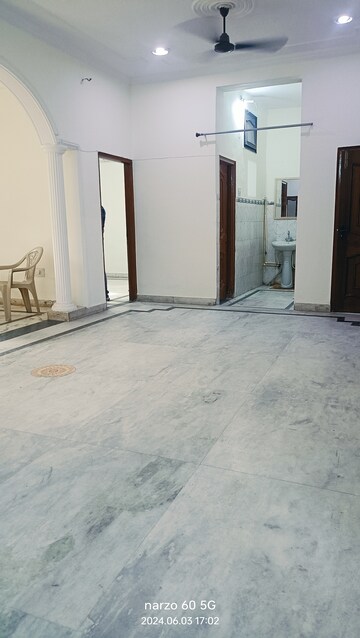 Room in 6 BHK Villa at Sector 82 – for Sale