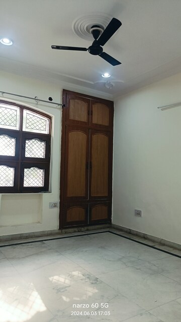 Room in 5 BHK Villa at Sector 82 – for Sale