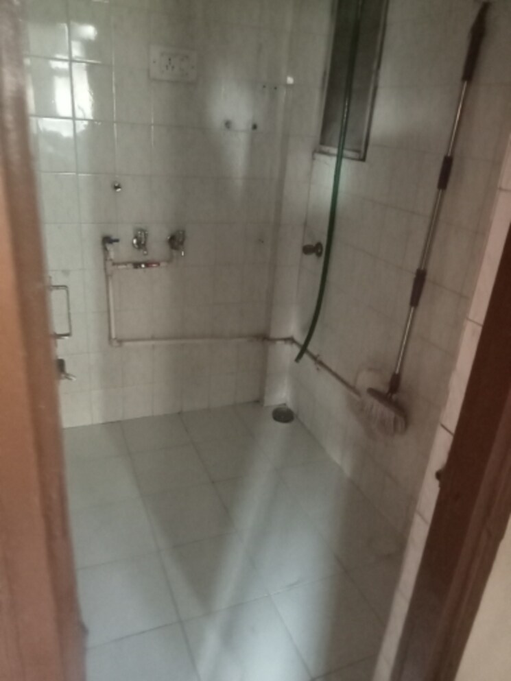 Bathroom, pleasant-park-mira-road 1 Bedroom 560 Sq.Ft. Apartment In Mira Road Thane 7056797