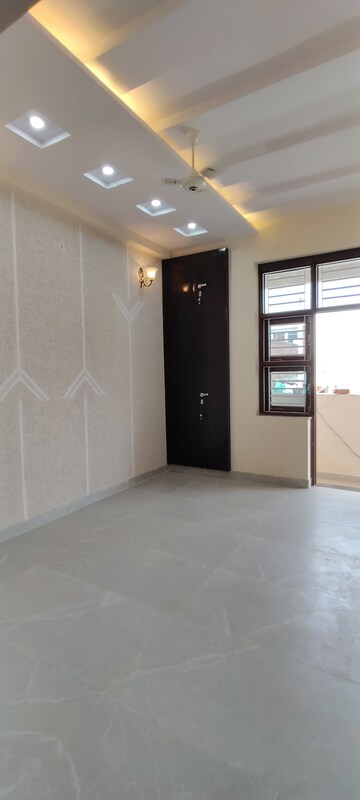 Room in 3 BHK Villa at Kalwar Road – for Sale
