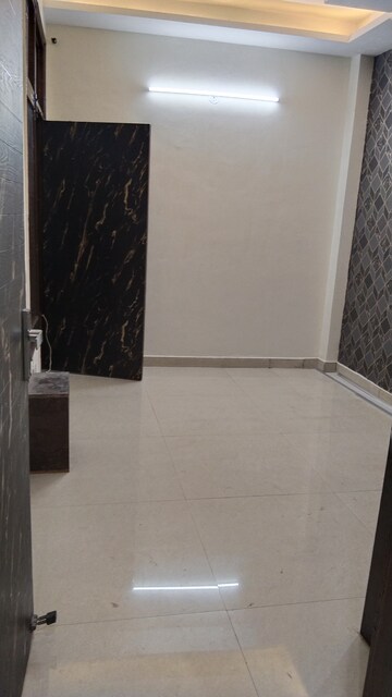 Room in 3 BHK Builder Floor at Himalaya Apartment Vasundhara, Vasundhara Sector 5 – for Sale