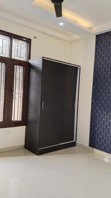 Room in 3 BHK Builder Floor at Himalaya Apartment Vasundhara, Vasundhara Sector 5 – for Sale