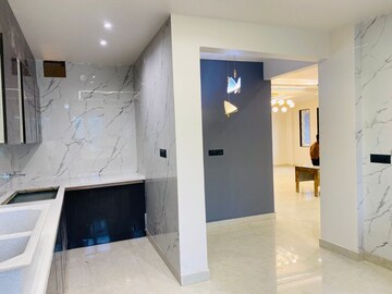 Room in 4 BHK Builder Floor at Green Fields Colony – for Sale